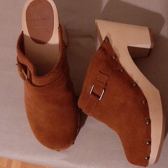 Heels - Picture 2 of 4